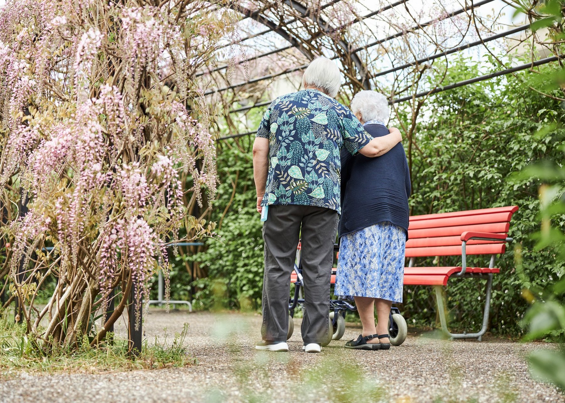 Frauen im Garten Zentrum Ergolz